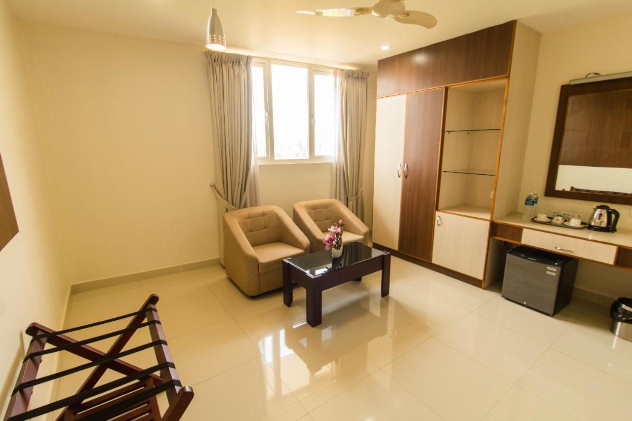 Hotel Miracle Residency Kizhake Chālakudi Exteriér fotografie