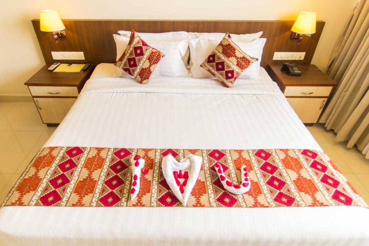 Hotel Miracle Residency Kizhake Chālakudi Exteriér fotografie