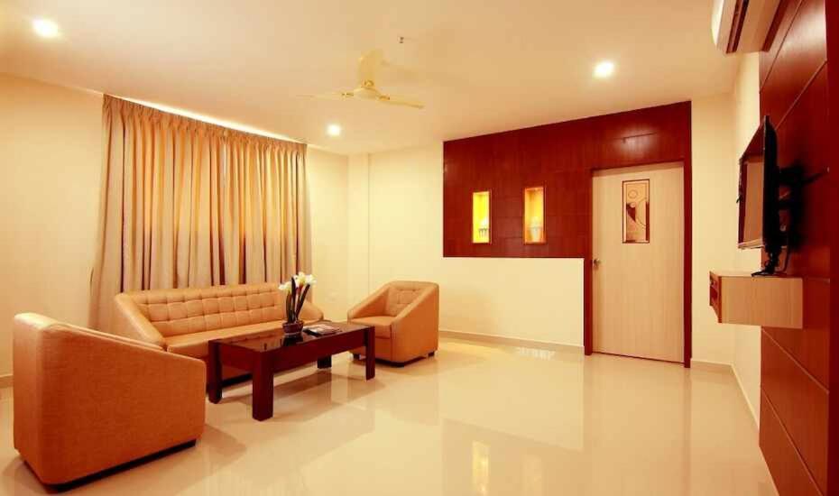 Hotel Miracle Residency Kizhake Chālakudi Exteriér fotografie