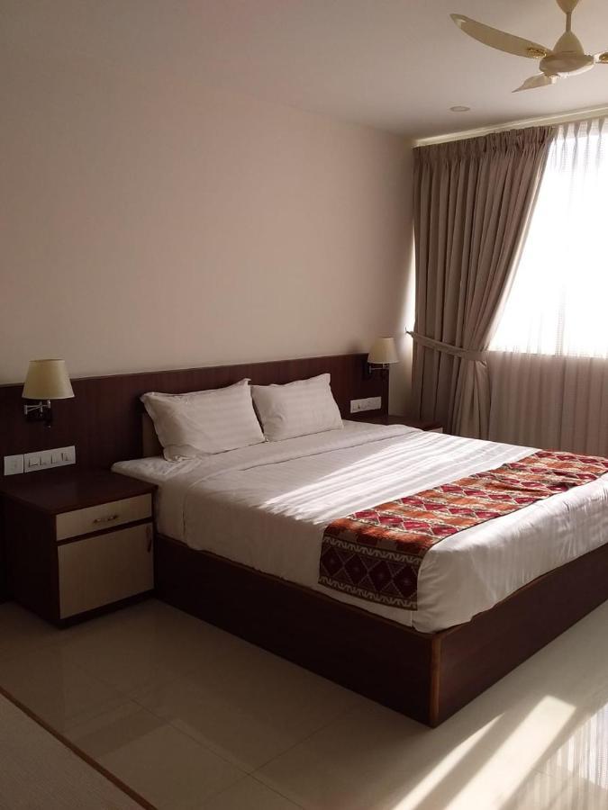 Hotel Miracle Residency Kizhake Chālakudi Exteriér fotografie